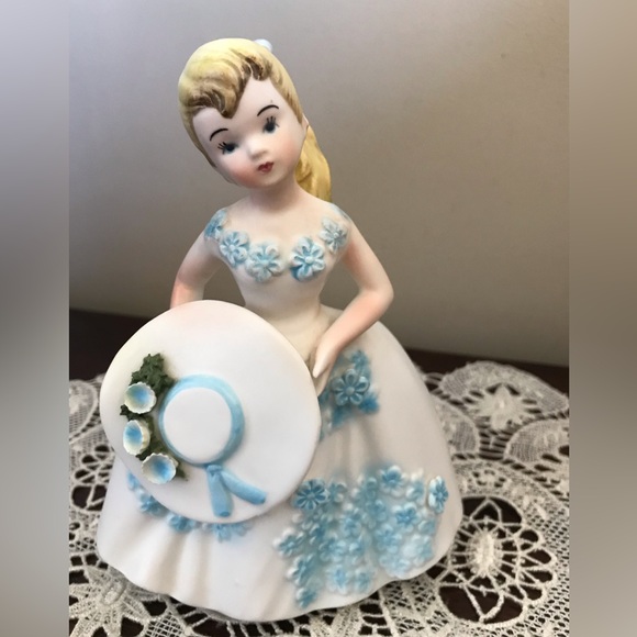 Vintage Lady Vase- Baby Blue and White ESD - Picture 3 of 12